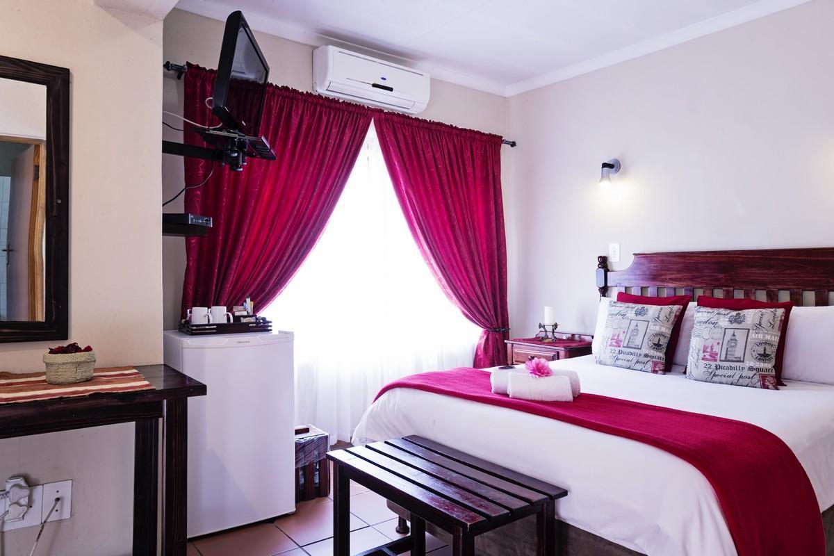 Holme Lea Manor Bed & Breakfast Piet Retief ภายนอก รูปภาพ