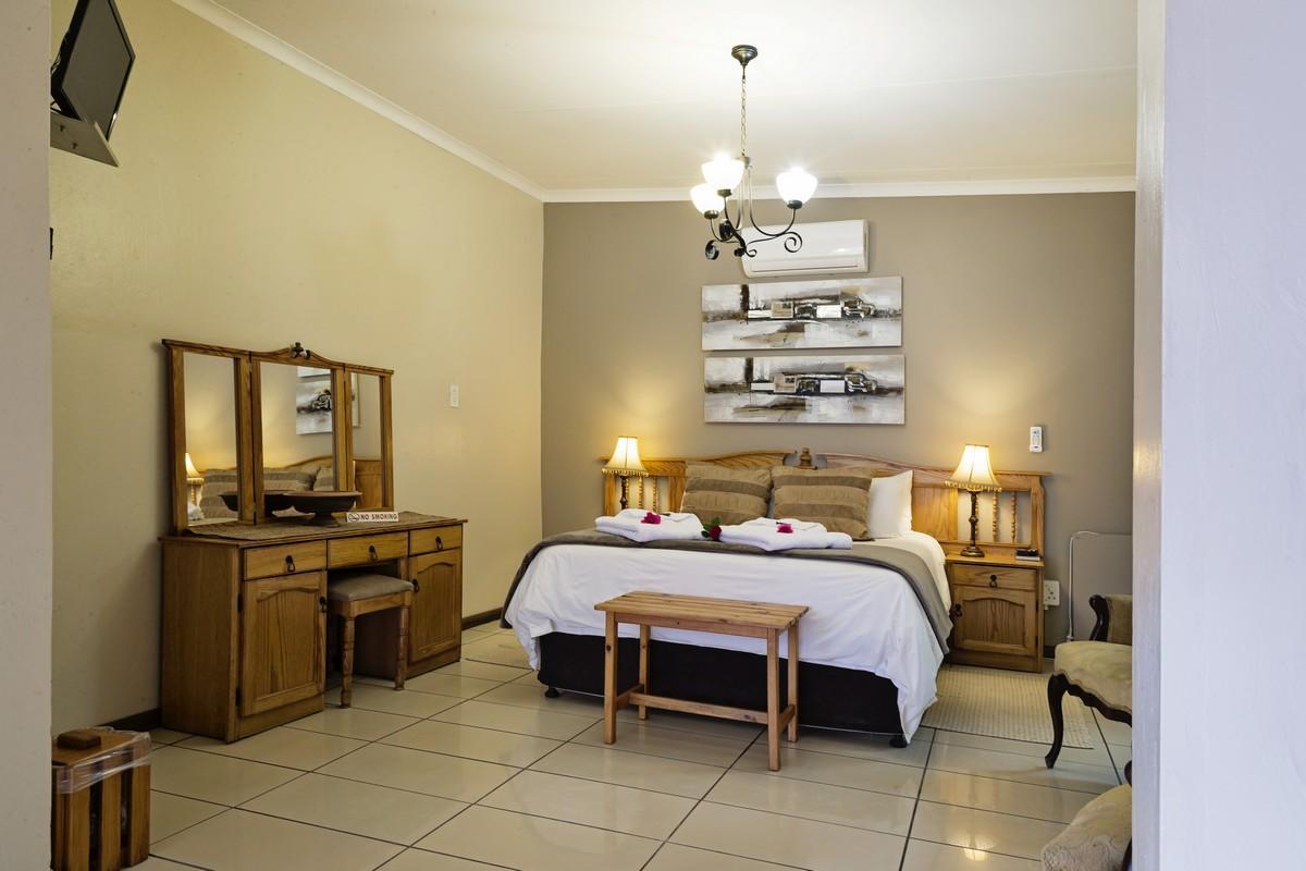 Holme Lea Manor Bed & Breakfast Piet Retief ภายนอก รูปภาพ